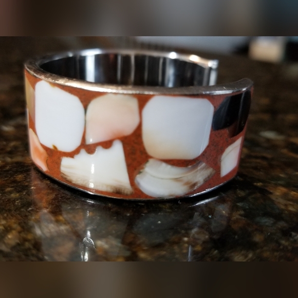 Vintage enamel and shell cuff - Picture 4 of 8